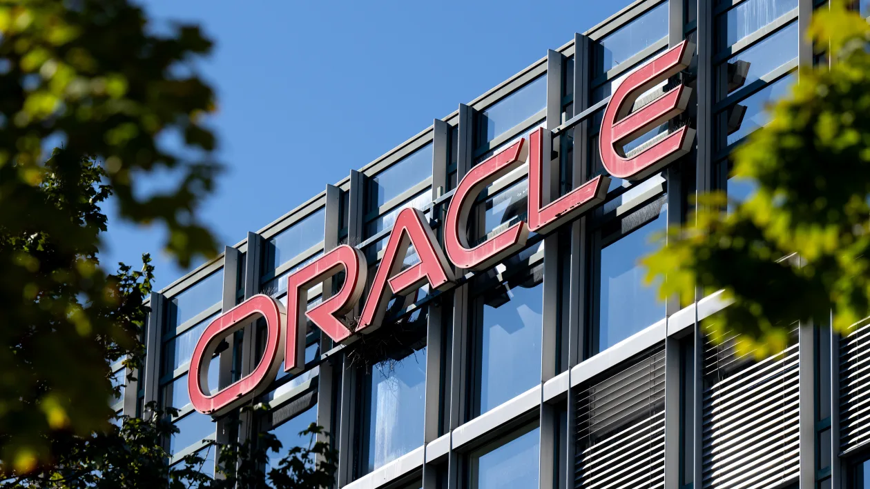Oracle cuts 21000 jobs